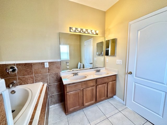 Sanford - 3 Bedrooms, 2 Bathrooms - $2095.00 property image