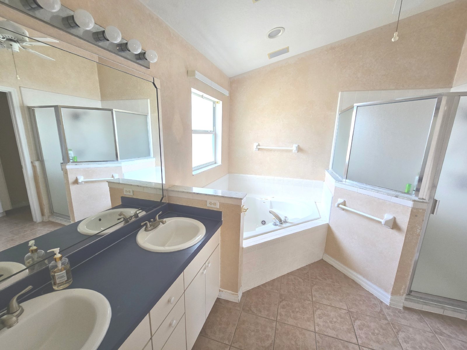 Winter Garden - 4 Bedrooms, 3 Bathrooms – $2,995.00 property image