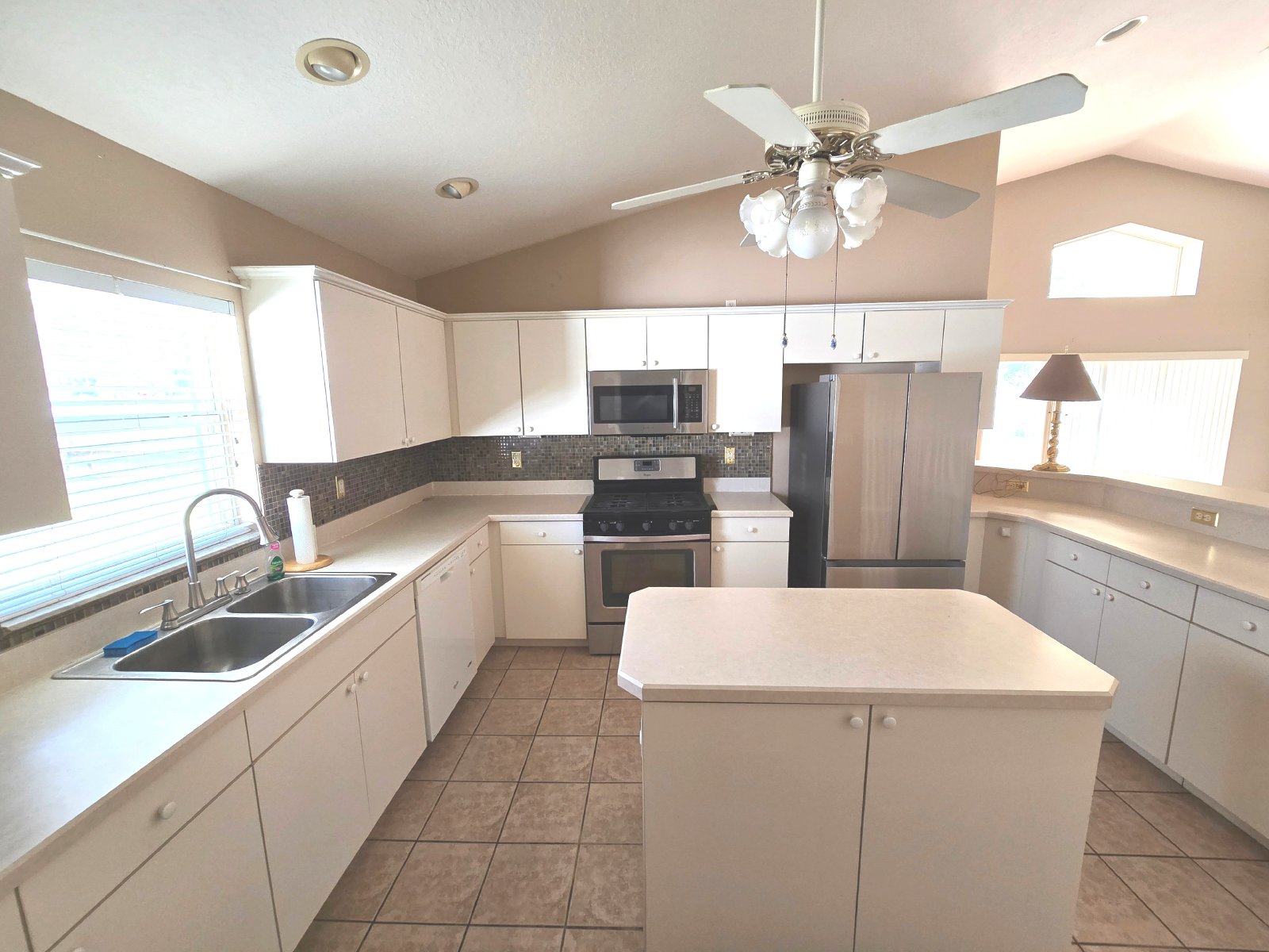 Winter Garden - 4 Bedrooms, 3 Bathrooms – $2,995.00 property image