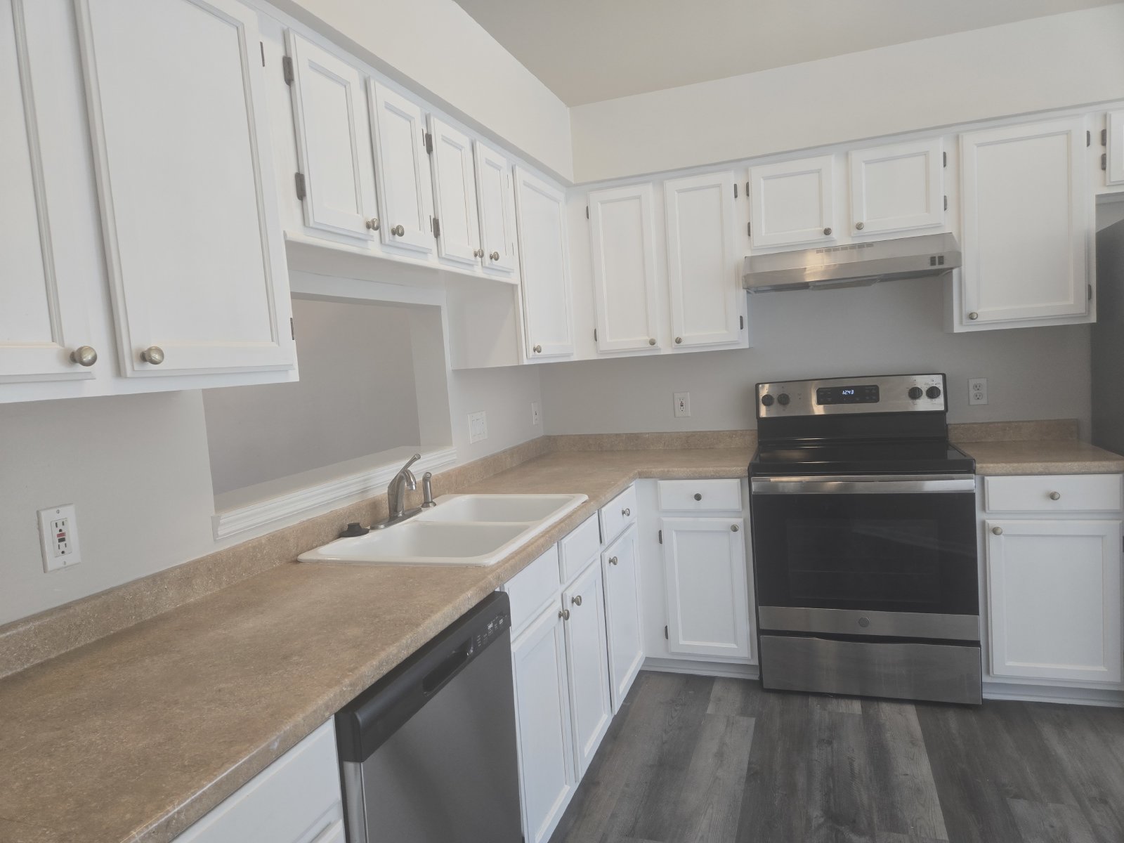 Lake Mary - 3 Bedrooms, 2 Bathrooms – $2,495.00 property image